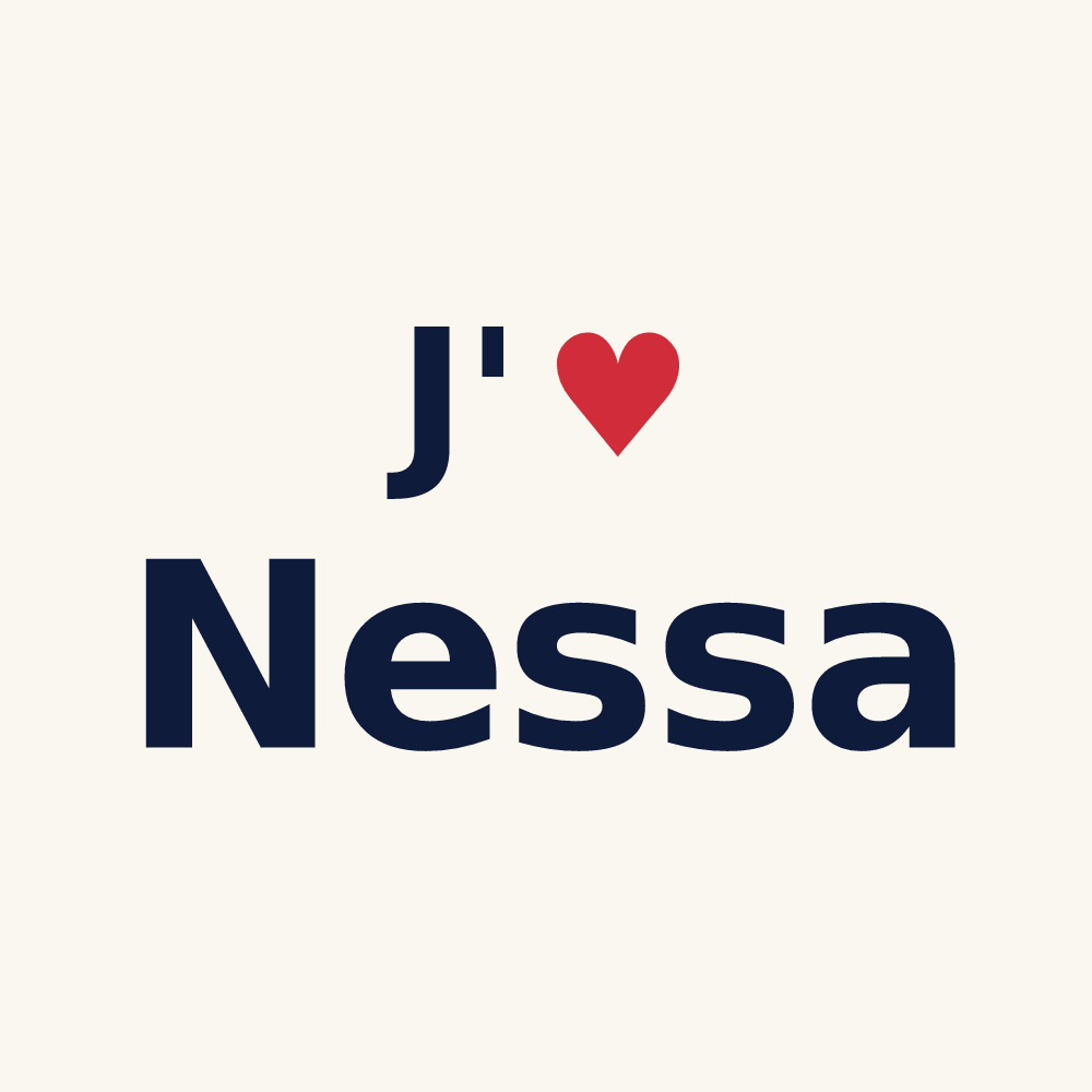 Tasse personnalisée Nessa — design « J'aime Nessa » imprimé sur la tasse